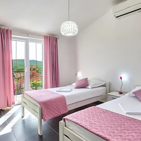 Nyaraló Torine Zára