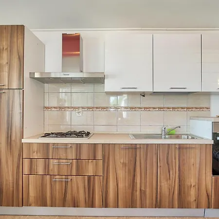 Nyaraló Torine Zára